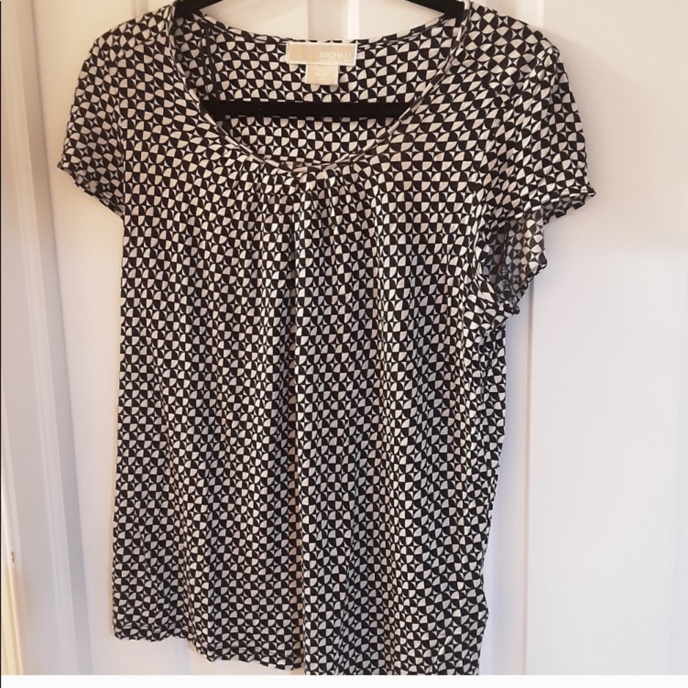 🦋Michael Kors black /white geo print top, MP